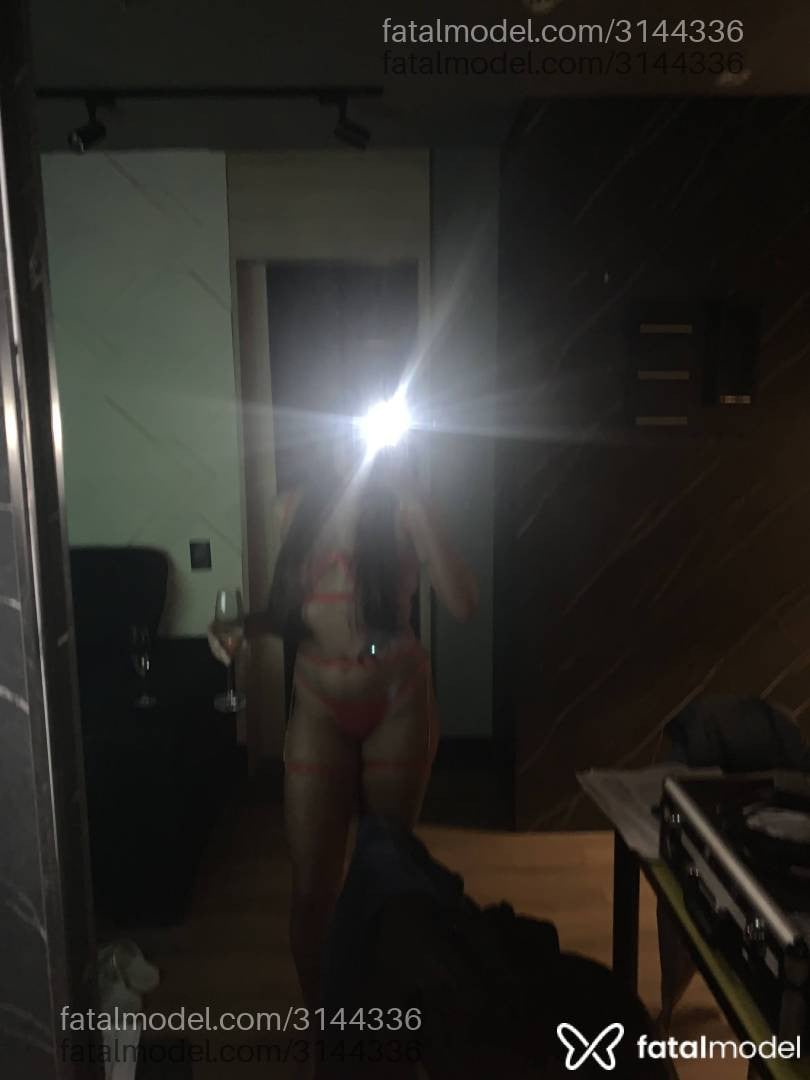 Acompanhante mulher morena (o) de olhos castanhos - Lia