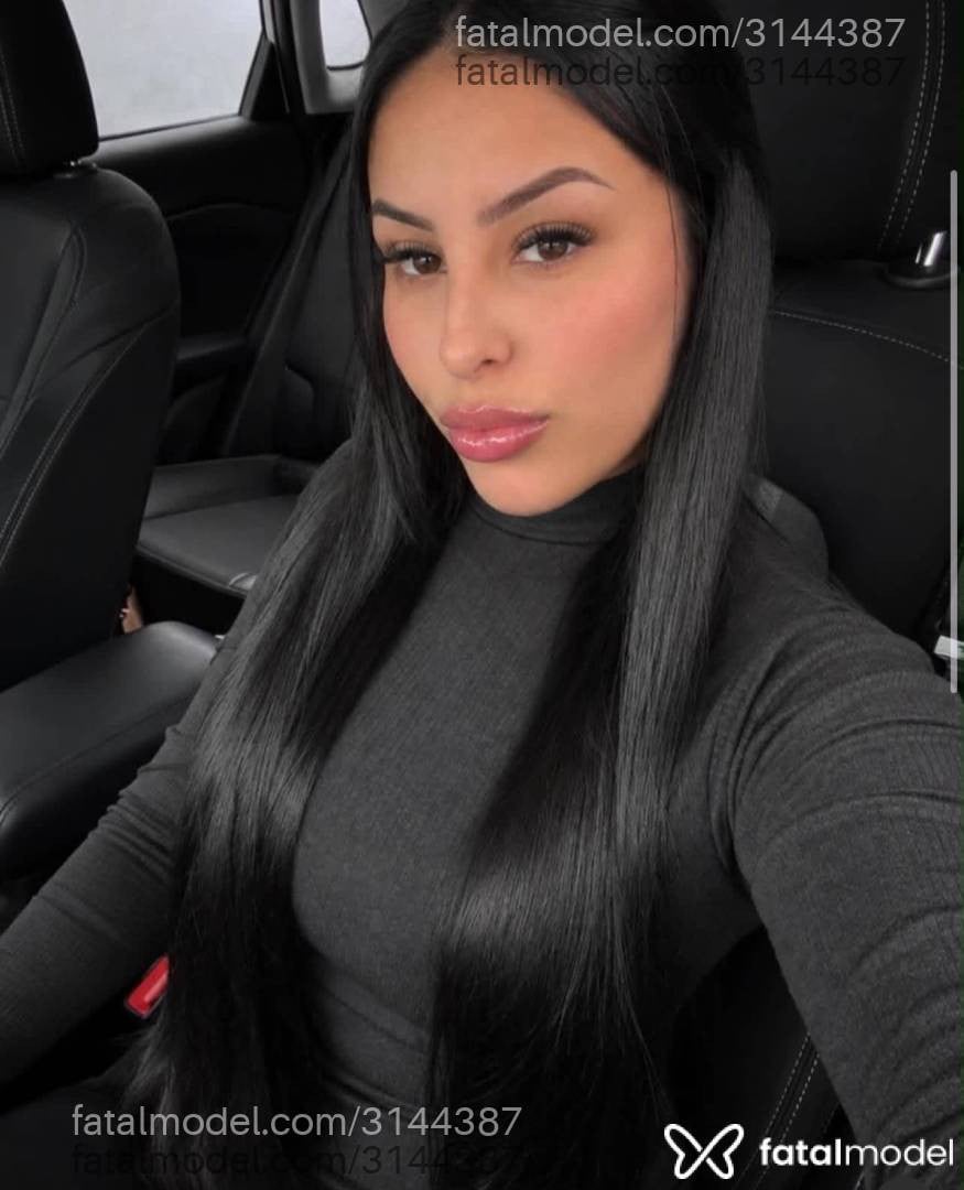 Acompanhante mulher morena (o) de olhos pretos - Luiza