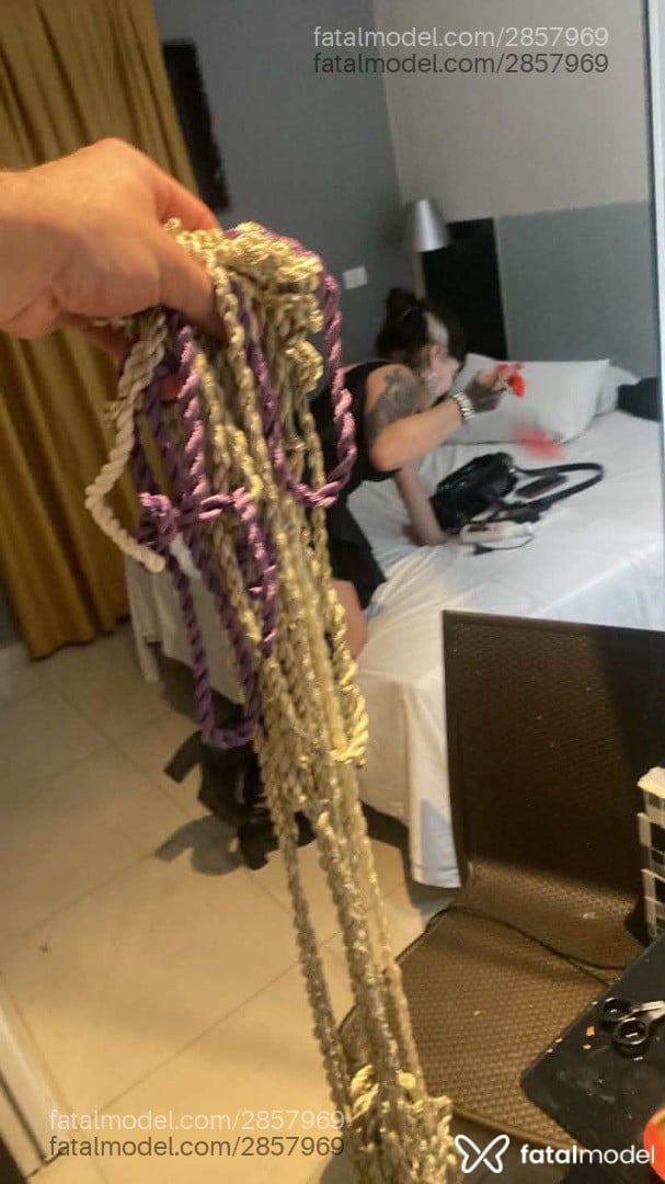 Acompanhante mulher com cabelo castanho de olhos castanhos - Ravena