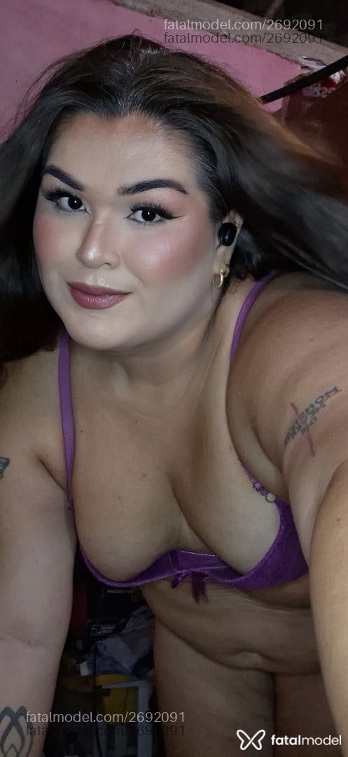 Acompanhante mulher trans com cabelo castanho de olhos pretos - Sandy