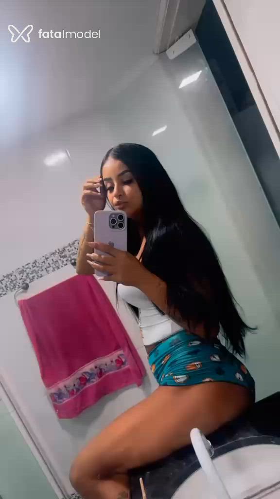 Acompanhante mulher morena (o) de olhos pretos - Angel