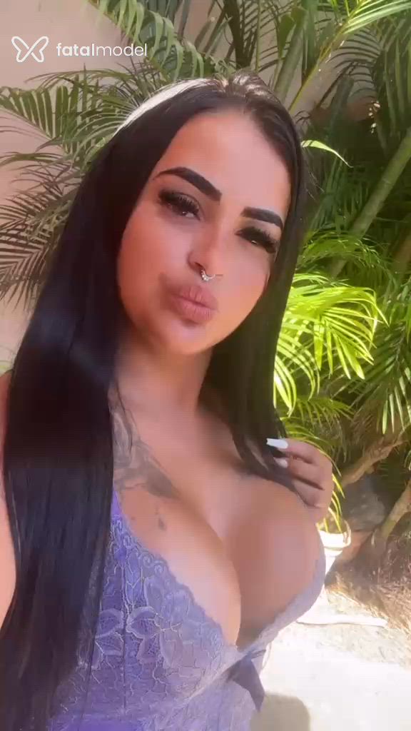 Acompanhante mulher morena (o) de olhos pretos - Angel