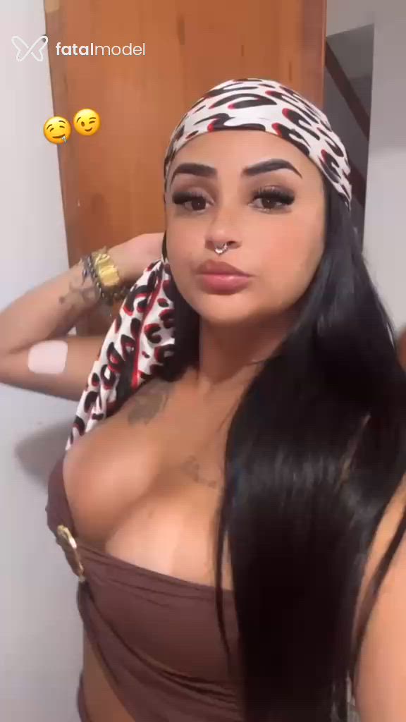 Acompanhante mulher morena (o) de olhos pretos - Angel