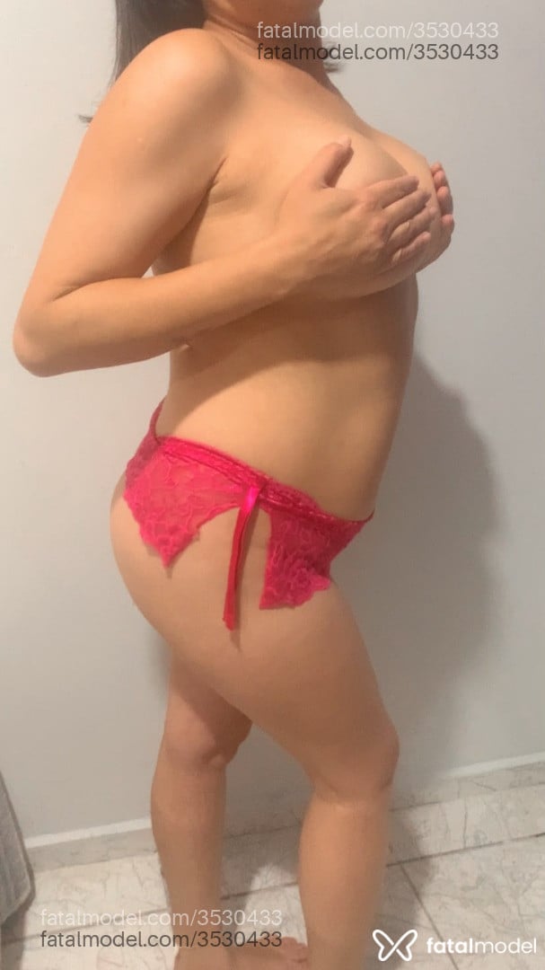 Acompanhante mulher com cabelo castanho de olhos verdes - Sophia Vegas