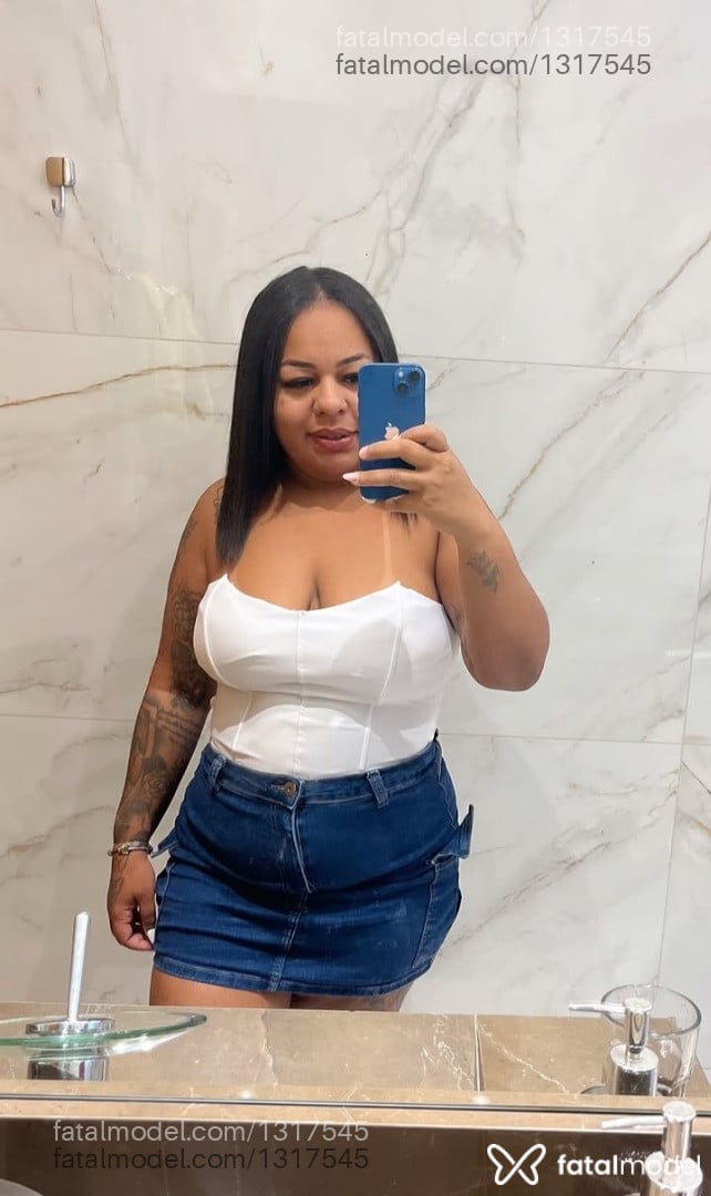 Acompanhante mulher morena (o) de olhos castanhos - Letícia Bellini