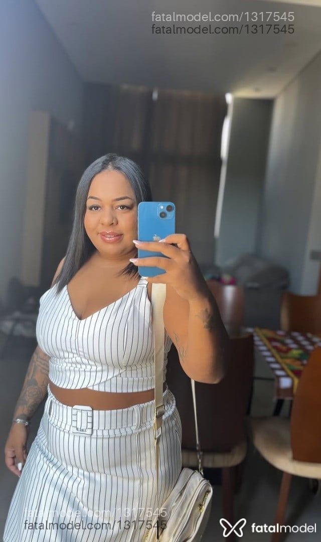 Acompanhante mulher morena (o) de olhos castanhos - Letícia Bellini