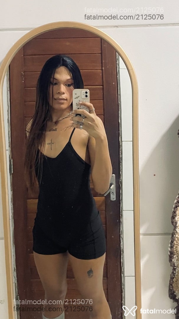 Acompanhante mulher trans morena (o) de olhos pretos - Gabi