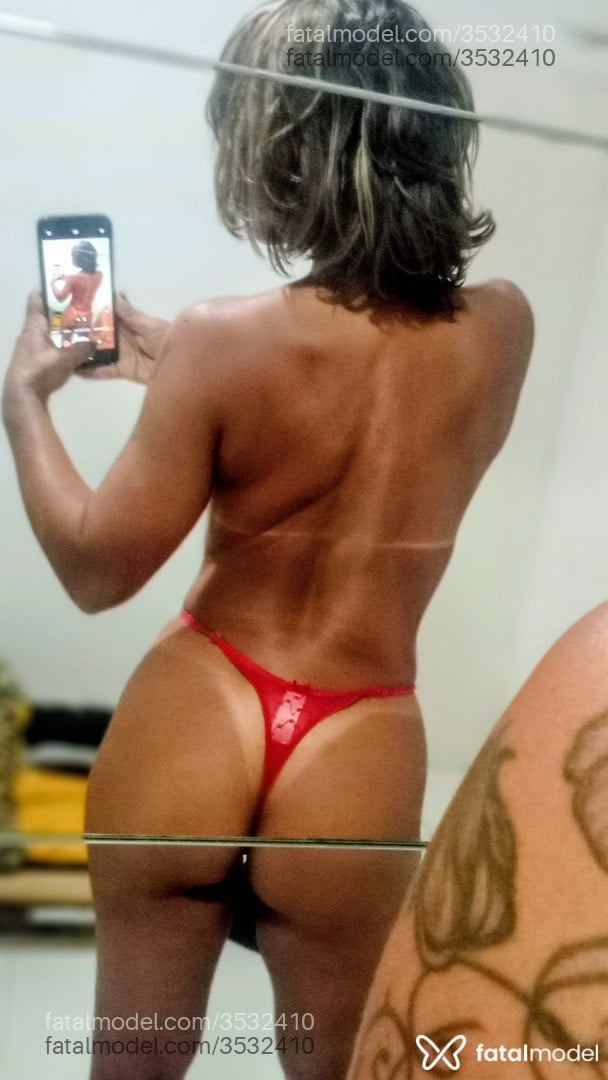 Acompanhante mulher com cabelo colorido de olhos pretos - Josiane Acompanhante mulher com cabelo colorido de olhos pretos - Josiane
