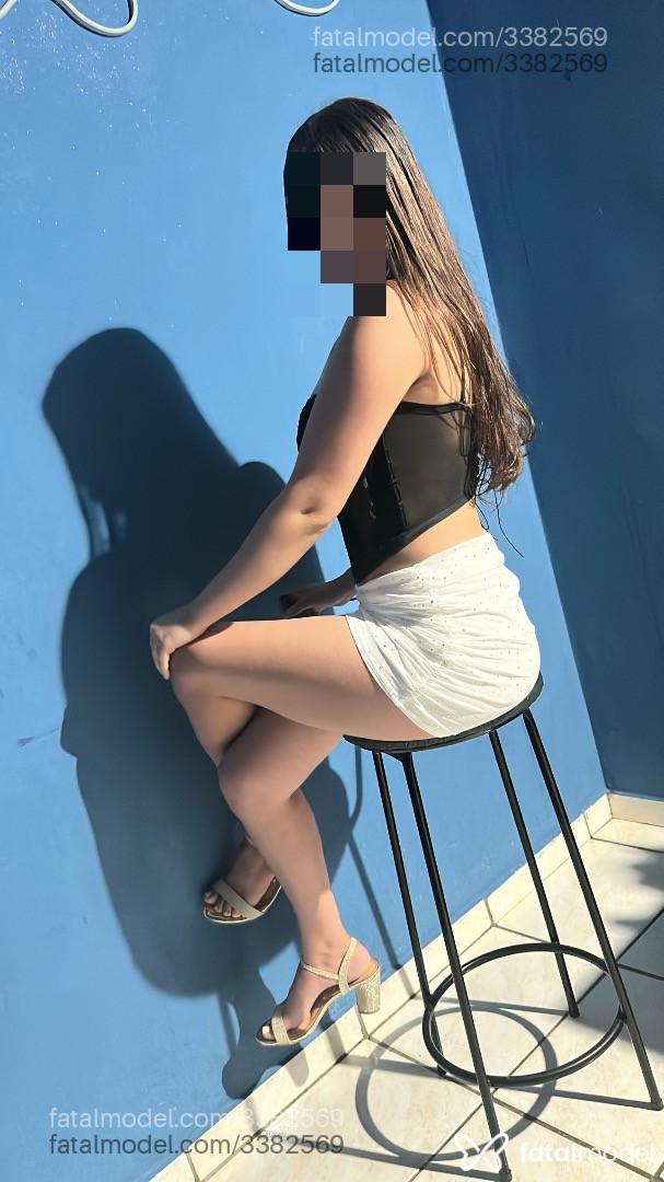 Acompanhante mulher com cabelo castanho de olhos mel - Maitê