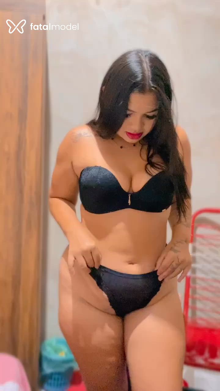 Acompanhante mulher morena (o) de olhos pretos - Japinhaaa