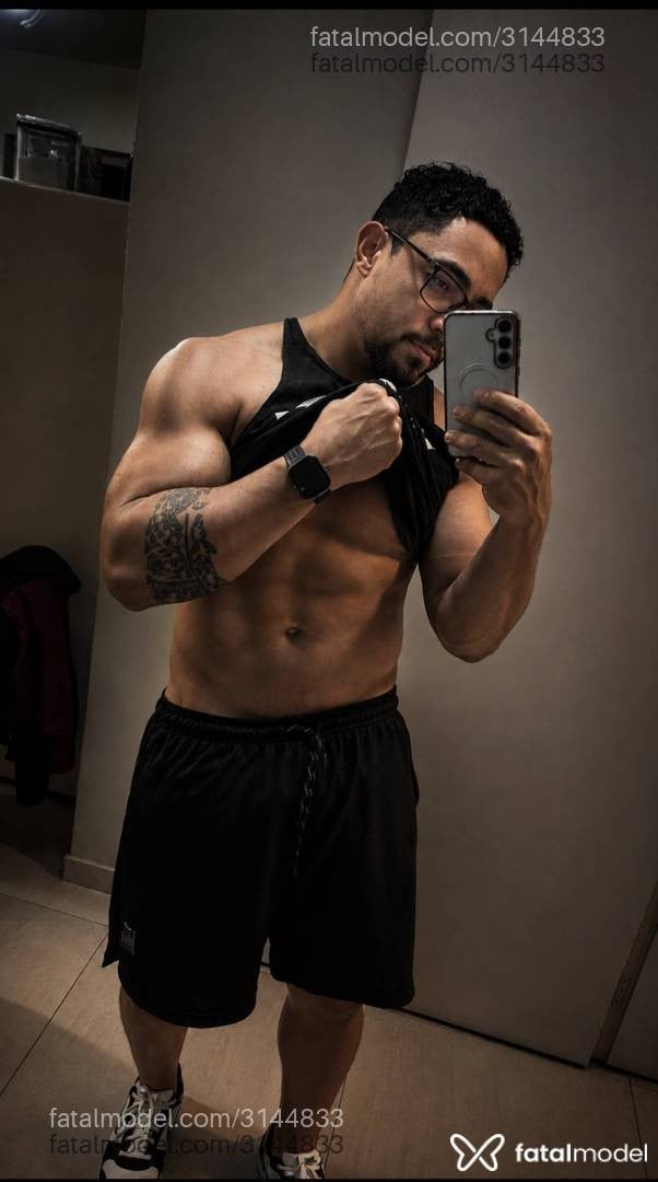 Acompanhante homem morena (o) de olhos pretos - Gustavo Henrique
