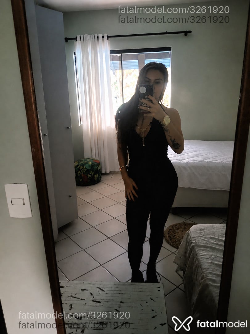Acompanhante mulher com cabelo castanho de olhos castanhos - Lorena Souza