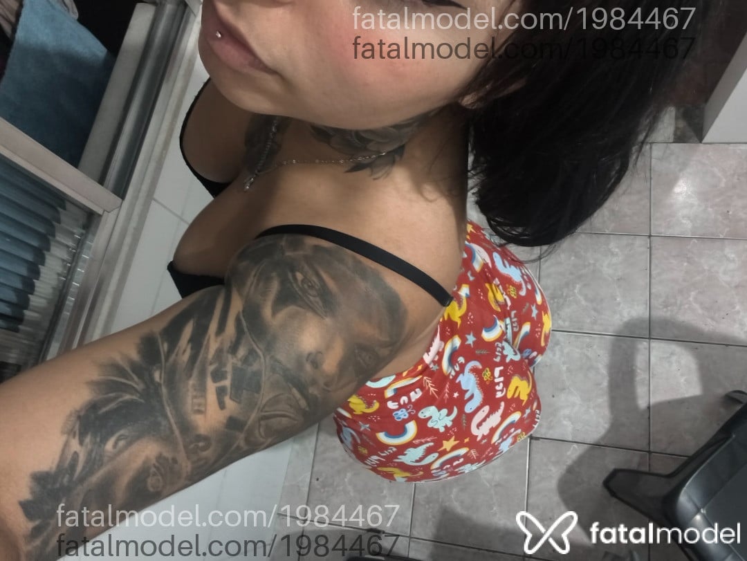 Acompanhante mulher morena (o) de olhos castanhos - Charlotte