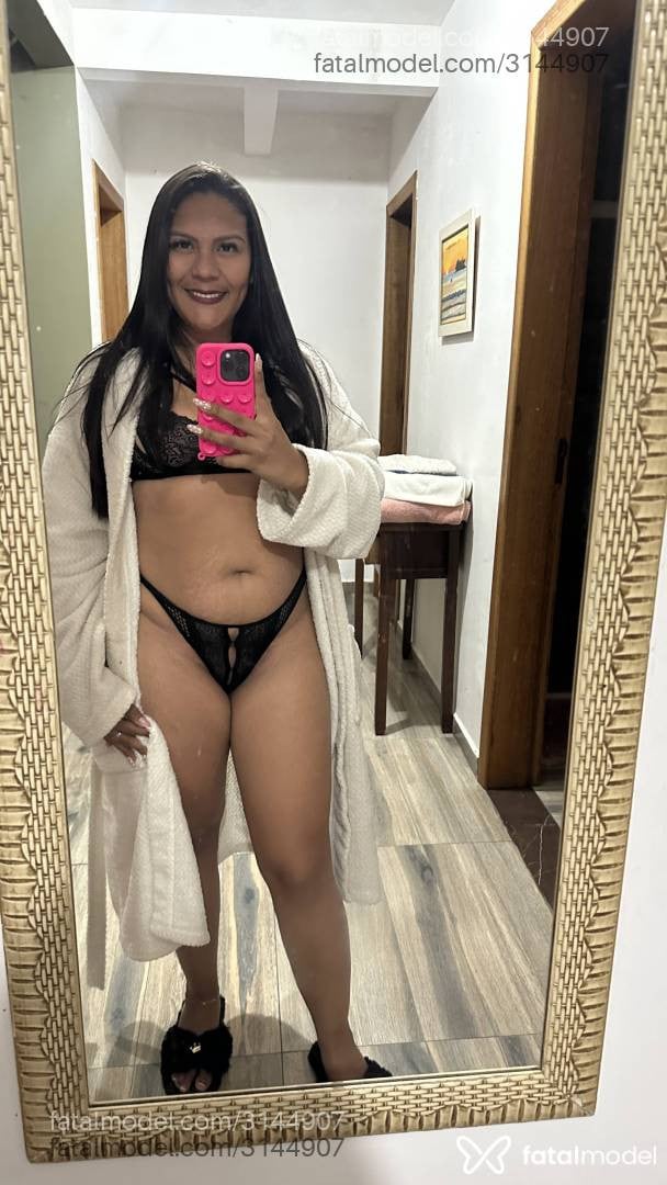 Acompanhante mulher com cabelo castanho de olhos pretos em Balneário Camboriú - Ashley Berrenys
