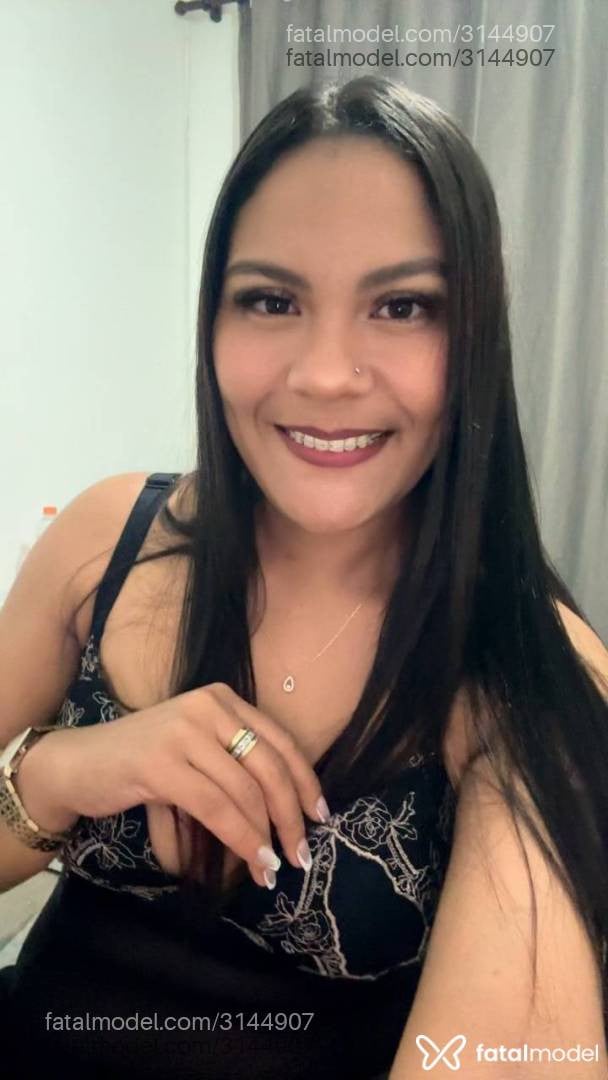 Acompanhante mulher com cabelo castanho de olhos pretos - Ashley Berrenys Acompanhante mulher com cabelo castanho de olhos pretos - Ashley Berrenys