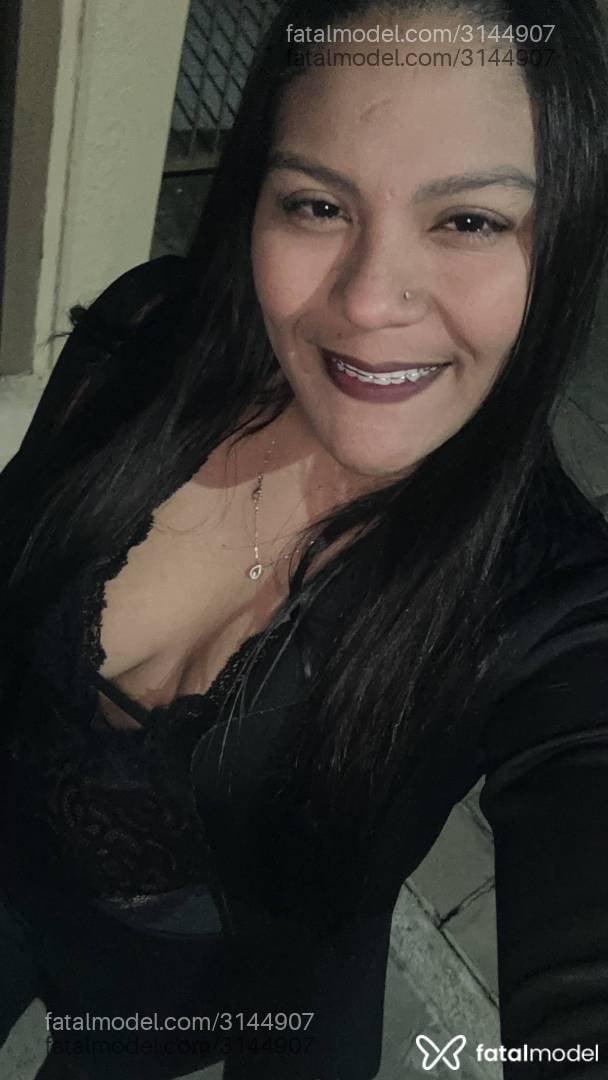 Acompanhante mulher com cabelo castanho de olhos pretos - Ashley Berrenys Acompanhante mulher com cabelo castanho de olhos pretos - Ashley Berrenys