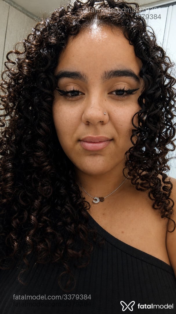 Acompanhante mulher morena (o) de olhos castanhos - Cacau