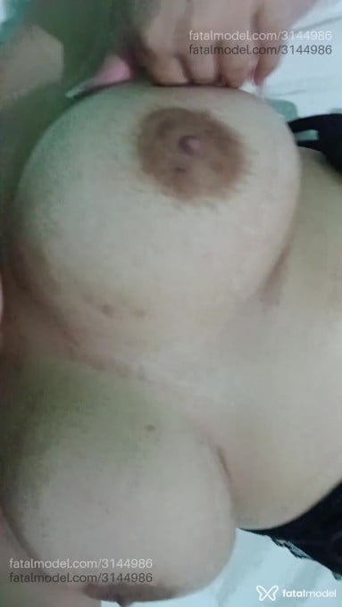 Acompanhante mulher com cabelo castanho de olhos castanhos - Sara Rocha Acompanhante mulher com cabelo castanho de olhos castanhos - Sara Rocha