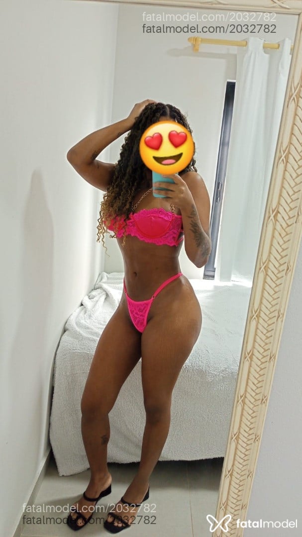 Acompanhante mulher morena (o) de olhos pretos - Michele
