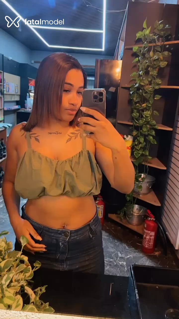 Acompanhante mulher com cabelo castanho de olhos castanhos - Dani
