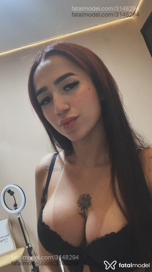 Acompanhante mulher trans morena (o) de olhos pretos - Jasminy Santini