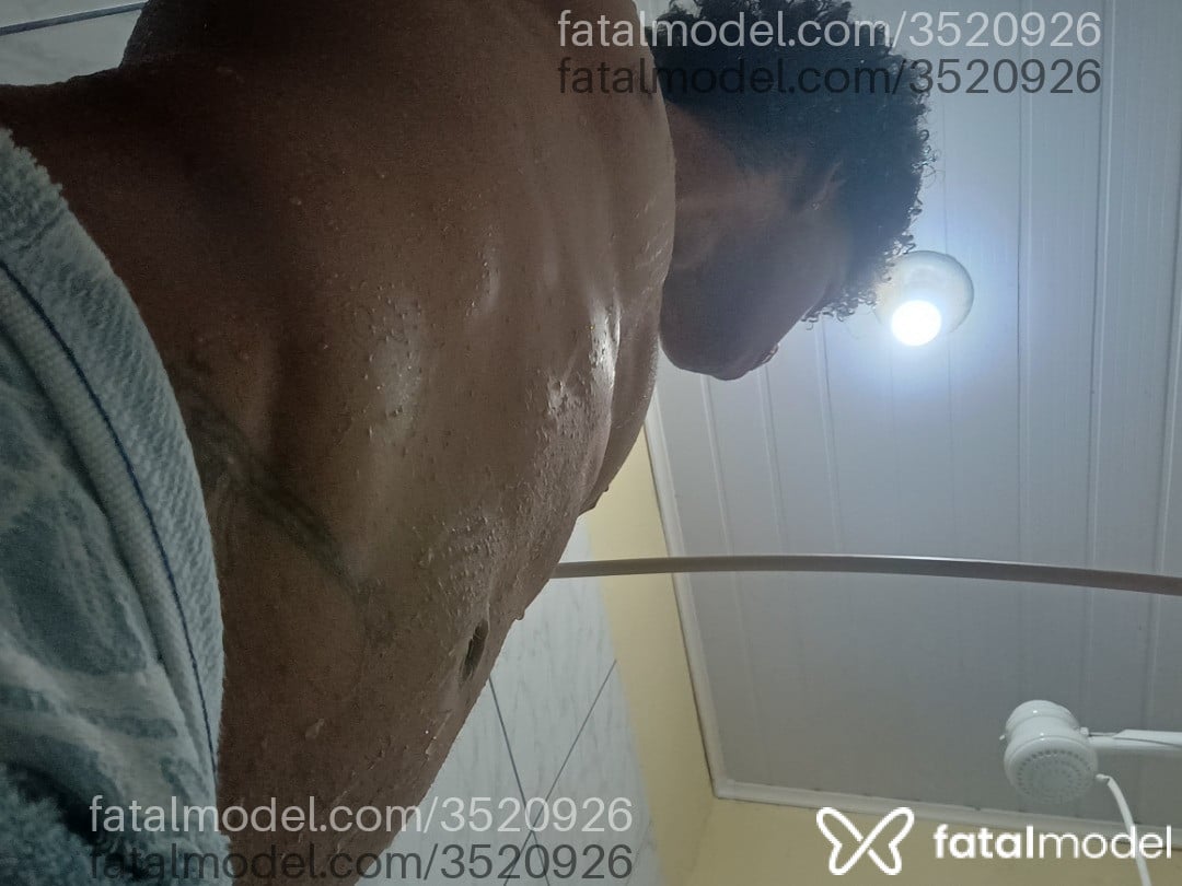 Acompanhante homem morena (o) de olhos pretos - Cabelinho