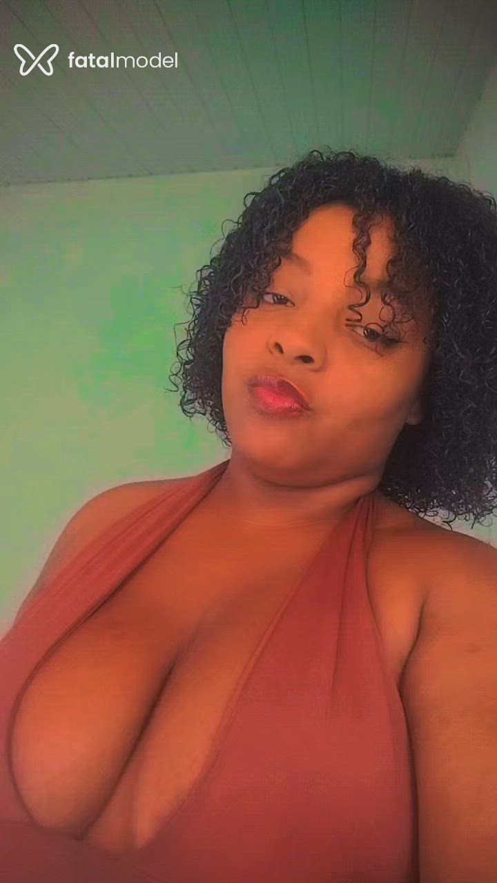 Acompanhante mulher morena (o) de olhos castanhos - Milly Acompanhante mulher morena (o) de olhos castanhos - Milly