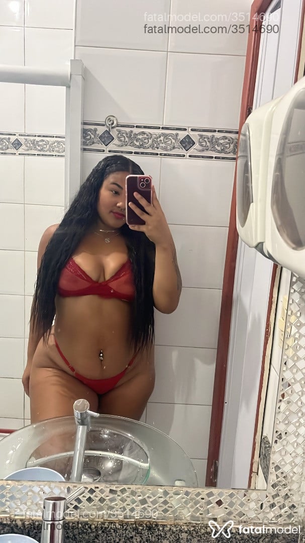 Acompanhante mulher morena (o) de olhos pretos - Carolina