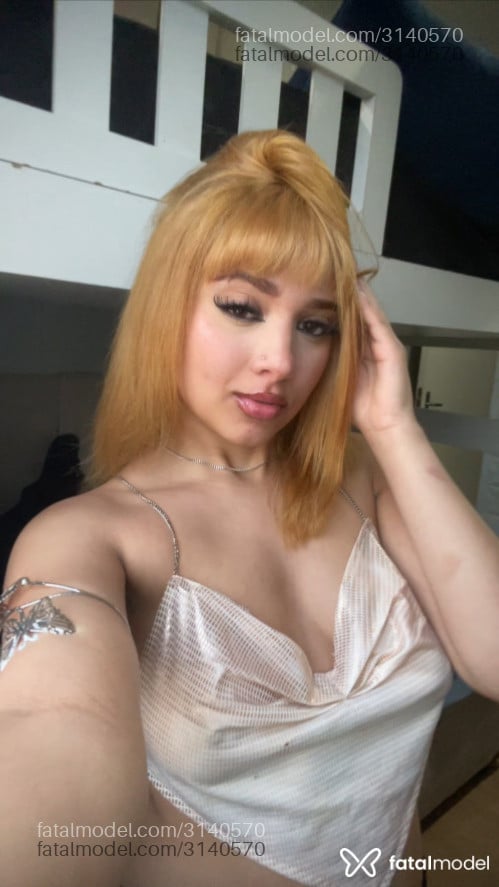 Acompanhante mulher ruiva (o) de olhos castanhos - Angel