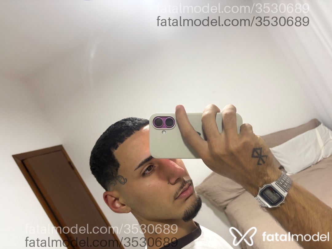 Acompanhante homem morena (o) de olhos castanhos - Guilherme