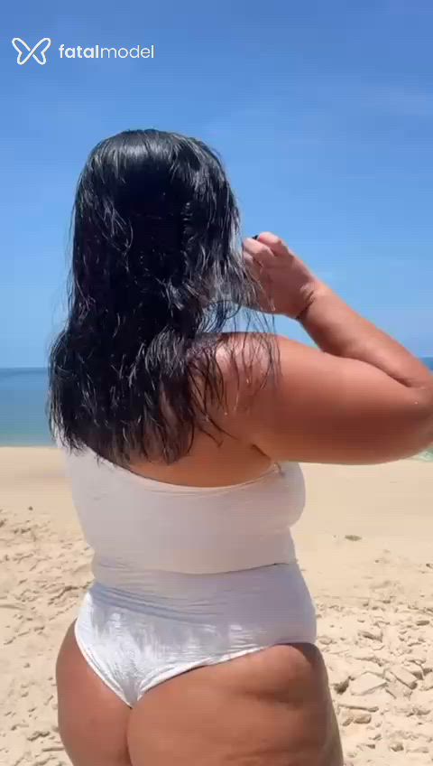 Acompanhante mulher morena (o) de olhos pretos - Bella Acompanhante mulher morena (o) de olhos pretos - Bella