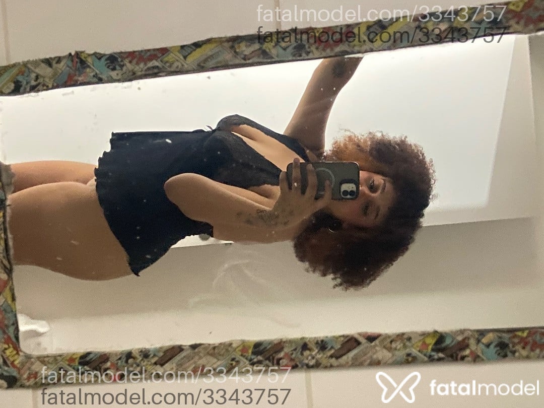 Acompanhante mulher com cabelo castanho de olhos castanhos - Maya Acompanhante mulher com cabelo castanho de olhos castanhos - Maya