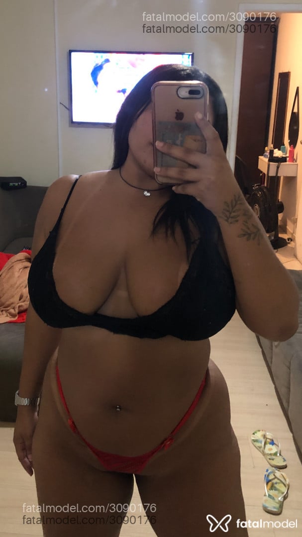 Acompanhante mulher morena (o) de olhos pretos - Beatriz