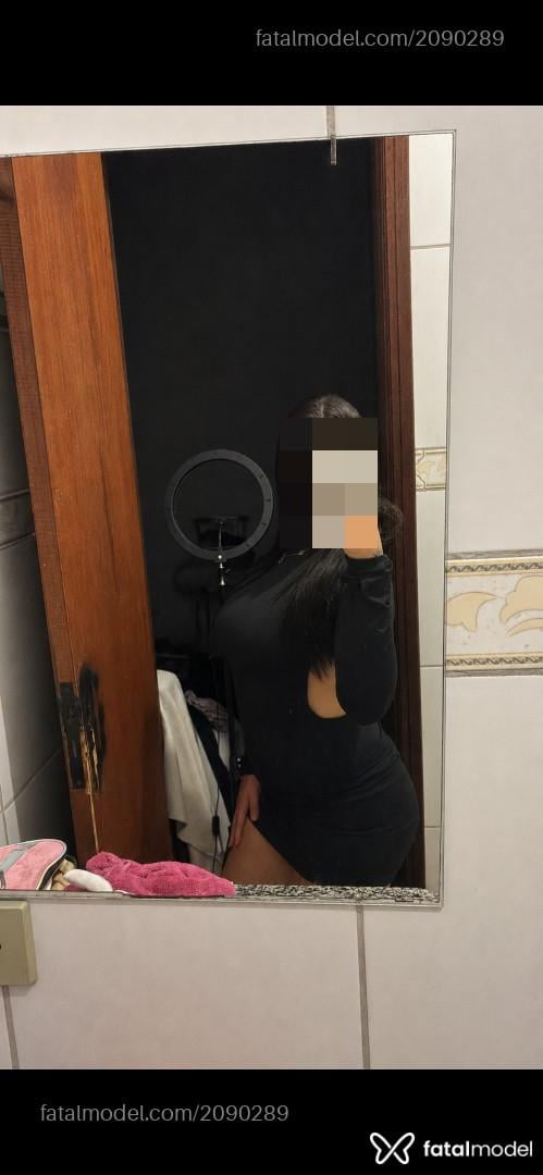 Acompanhante mulher morena (o) de olhos castanhos - Júlia Pimentel
