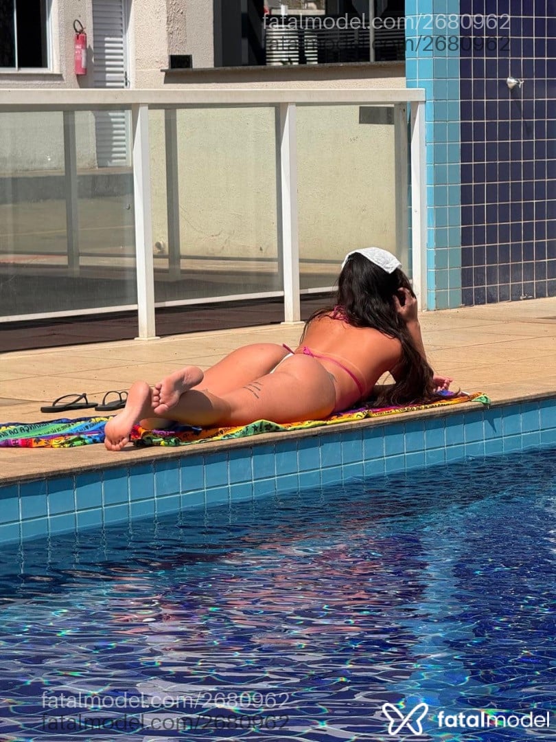 Acompanhante mulher com cabelo castanho de olhos mel - Mel