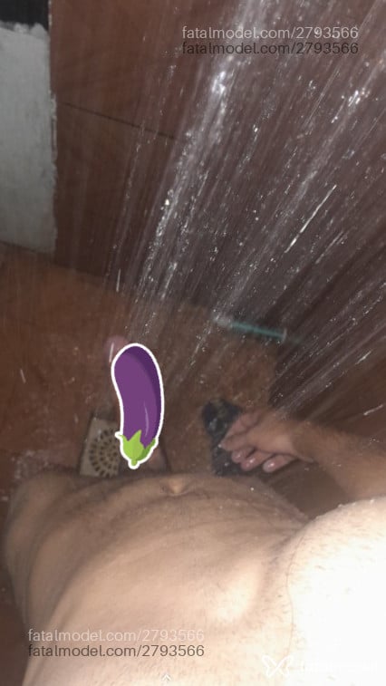 Acompanhante homem com cabelo castanho de olhos castanhos - Lewli Acompanhante homem com cabelo castanho de olhos castanhos - Lewli
