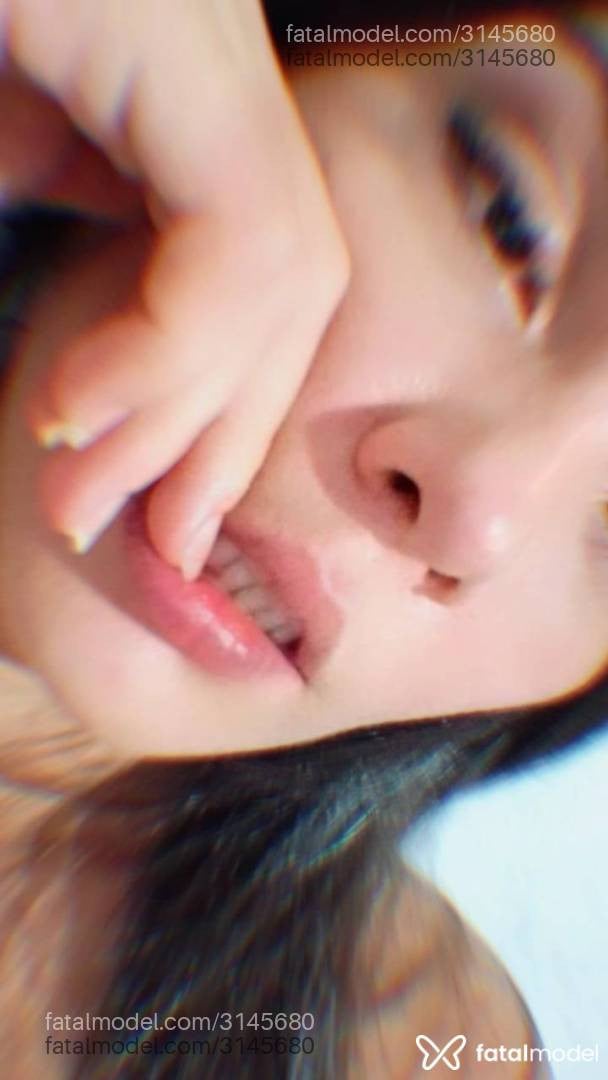 Acompanhante mulher morena (o) de olhos pretos - Scarlett Gatina
