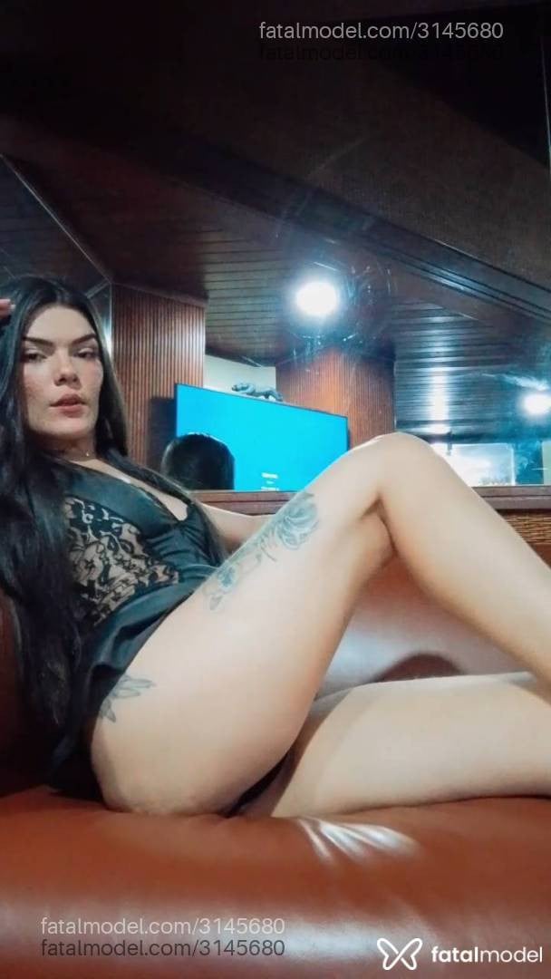 Acompanhante mulher morena (o) de olhos pretos - Scarlett Gatina