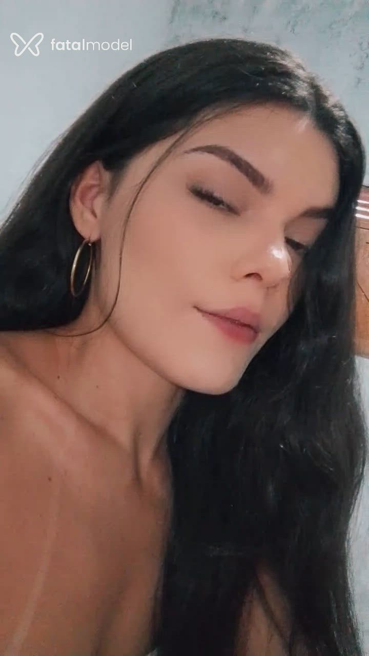Acompanhante mulher morena (o) de olhos pretos - Scarlett Gatina