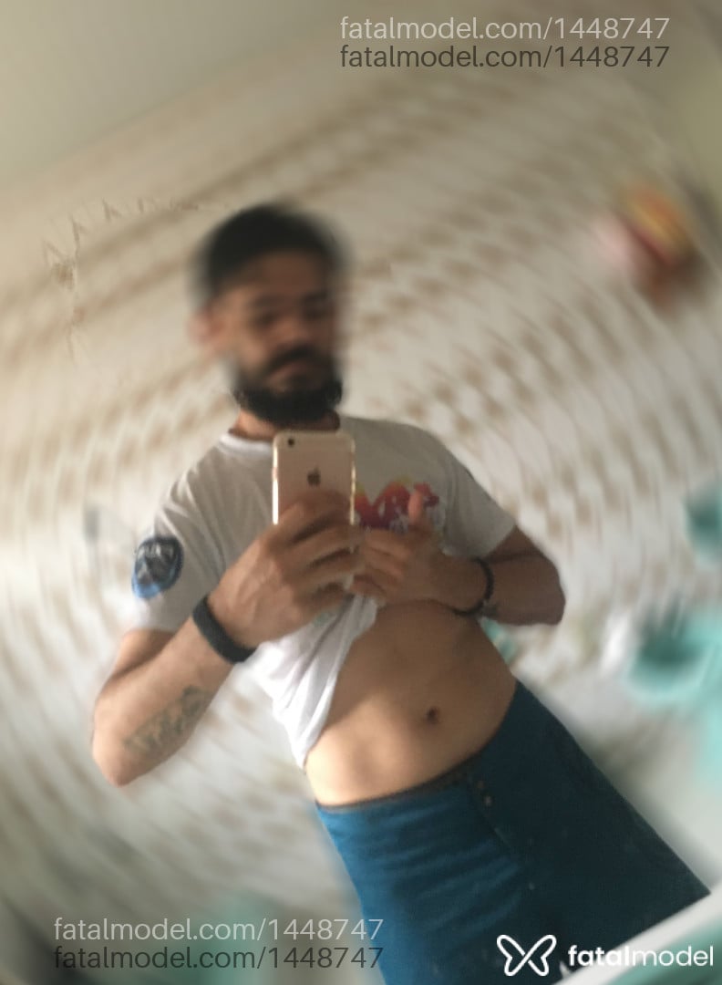 Acompanhante homem com cabelo castanho de olhos castanhos - Jocac