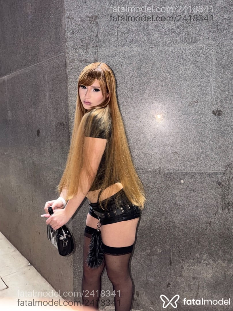 Acompanhante mulher trans loira (o) de olhos castanhos - Bela Blonde