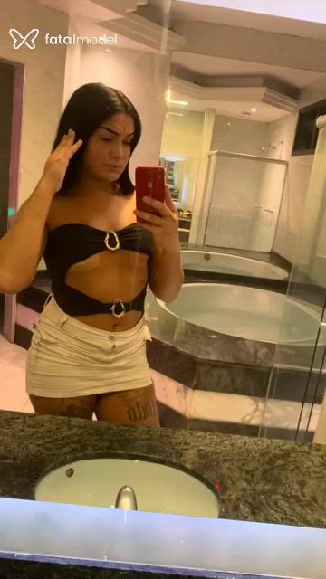 Acompanhante mulher trans morena (o) de olhos castanhos - Martins