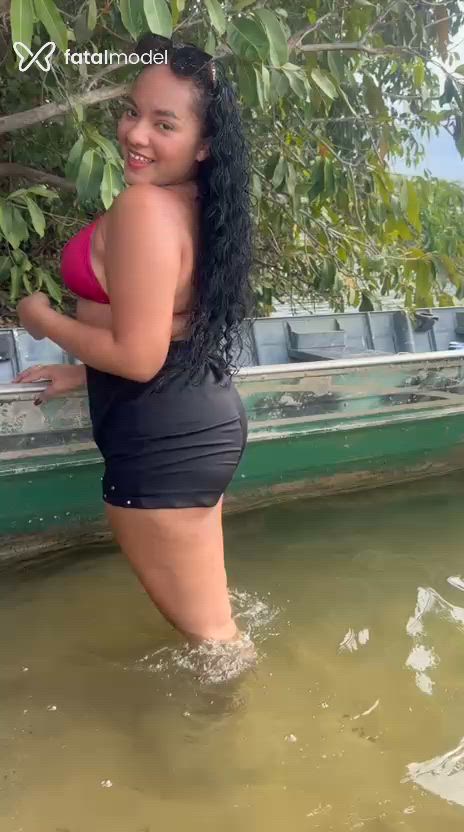 Acompanhante mulher morena (o) de olhos pretos - Angel