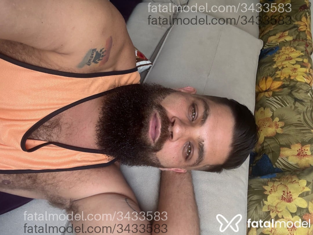Acompanhante homem com cabelo castanho de olhos verdes - Rogger