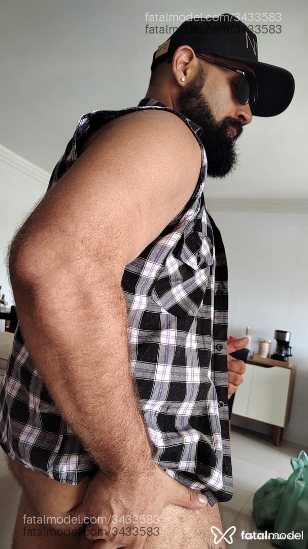 Acompanhante homem com cabelo castanho de olhos verdes - Rogger