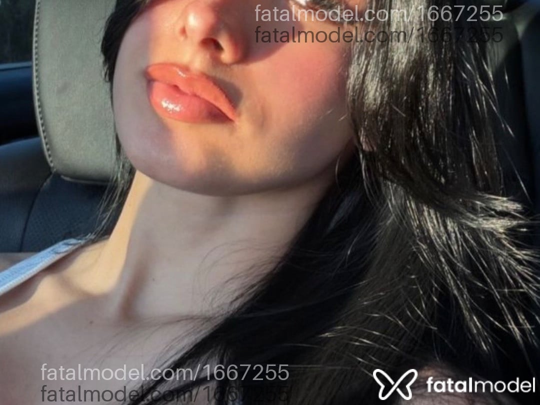 Acompanhante mulher morena (o) de olhos mel - Mel Alves