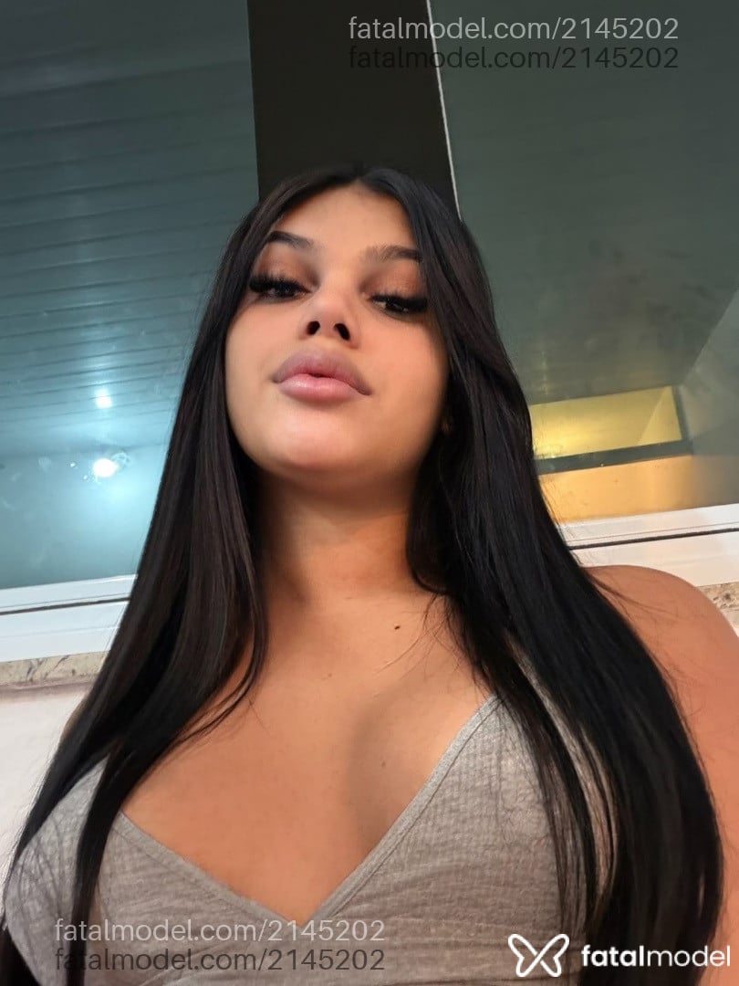 Acompanhante mulher trans morena (o) de olhos castanhos - Julia