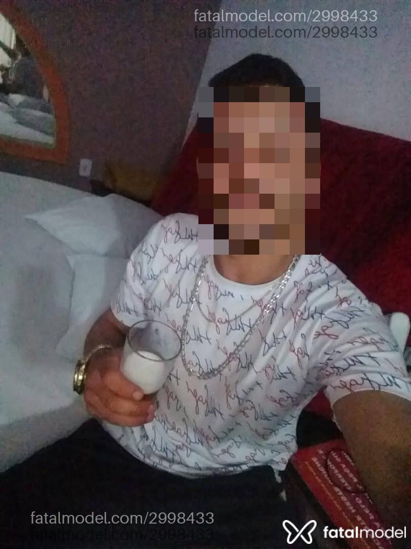 Acompanhante homem com cabelo castanho de olhos castanhos - Cortês