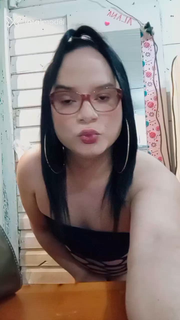 Acompanhante mulher trans morena (o) de olhos pretos - Suh Oliveira Acompanhante mulher trans morena (o) de olhos pretos - Suh Oliveira