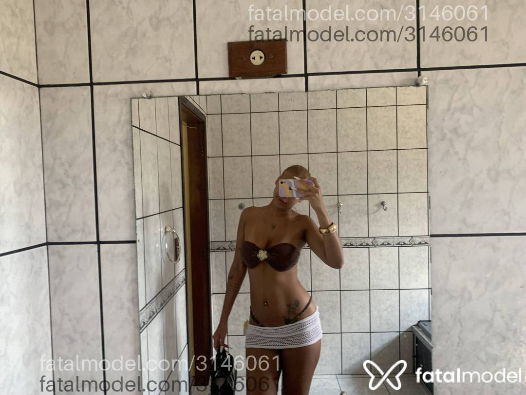 Acompanhante mulher loira (o) de olhos mel em Pindamonhangaba - Melissa